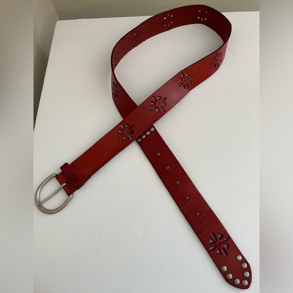 Unbranded vintage cutwork red leather distressed belt, women’s. - Picture 3 of 6